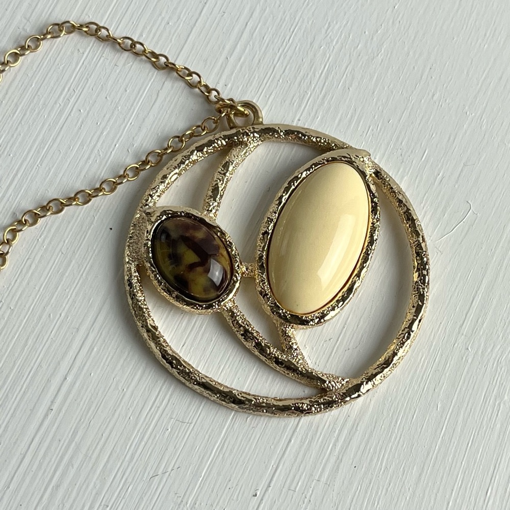 Vintage 1970’s Sarah Coventry Signed Desert Flower Pendant Necklace - Picture 7 of 16
